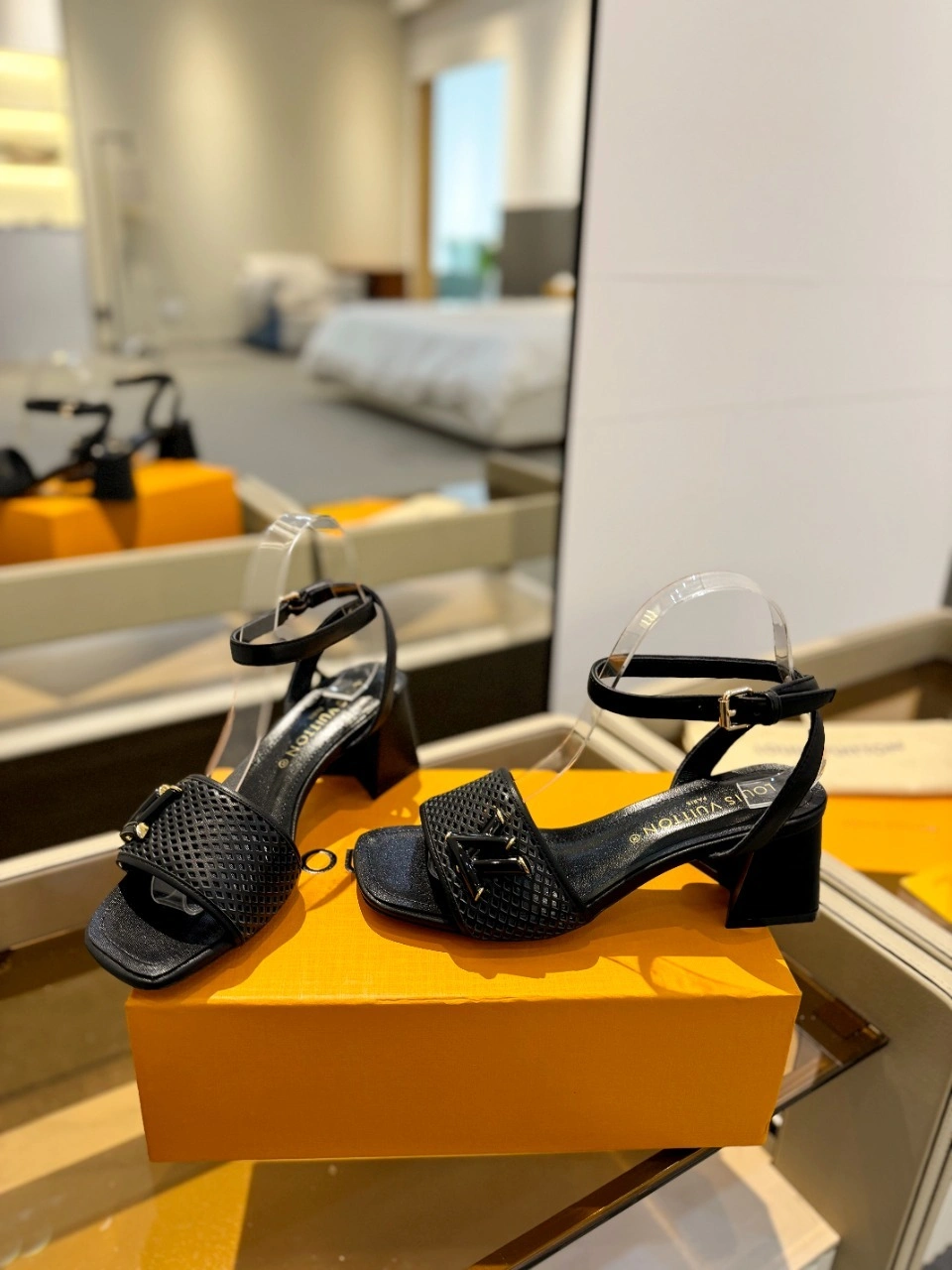 COCO-- 8V 1AD0EV goatskin Calfskin Heel height：5.5CM item:D-X000I0318